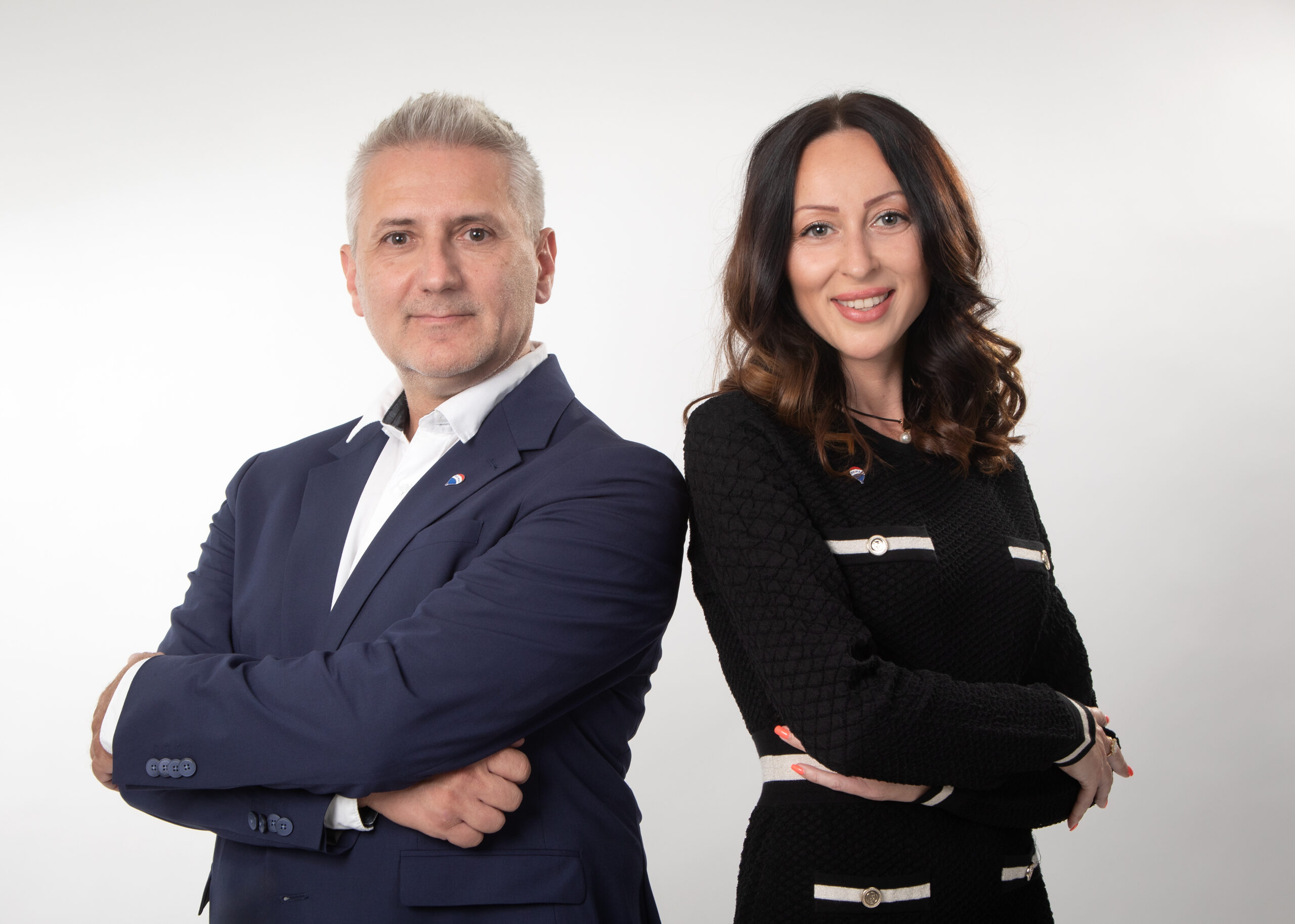 Das Bild zeigt die Immobilienmakler Milena Arsic und Herbert Windisch, Experten für das Gebiet Wien Aspern und Essling 